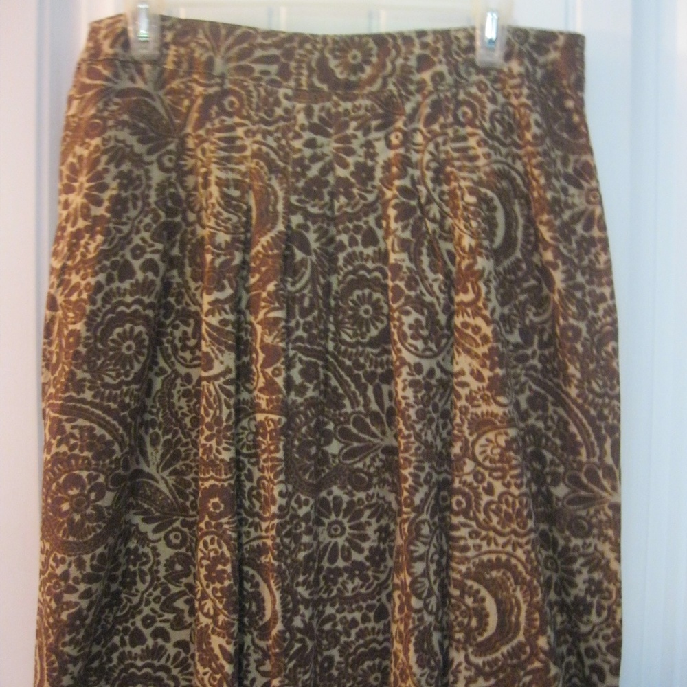 4/20 🌹 Sag Harbor Skirt Paisley Print 10 Petite